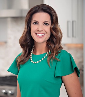 Portrait of Jenni Thompson, Realtor, Broker Associate.